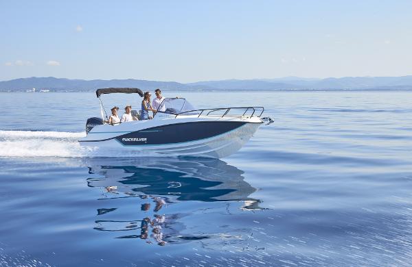 Quicksilver Activ 675 Sundeck