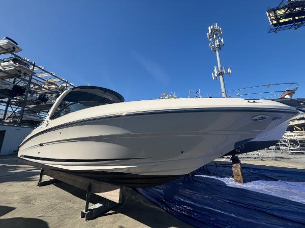 Sea Ray 300 SLX 2014 Sea Ray 300 SLX boat on display under clear blue sky.