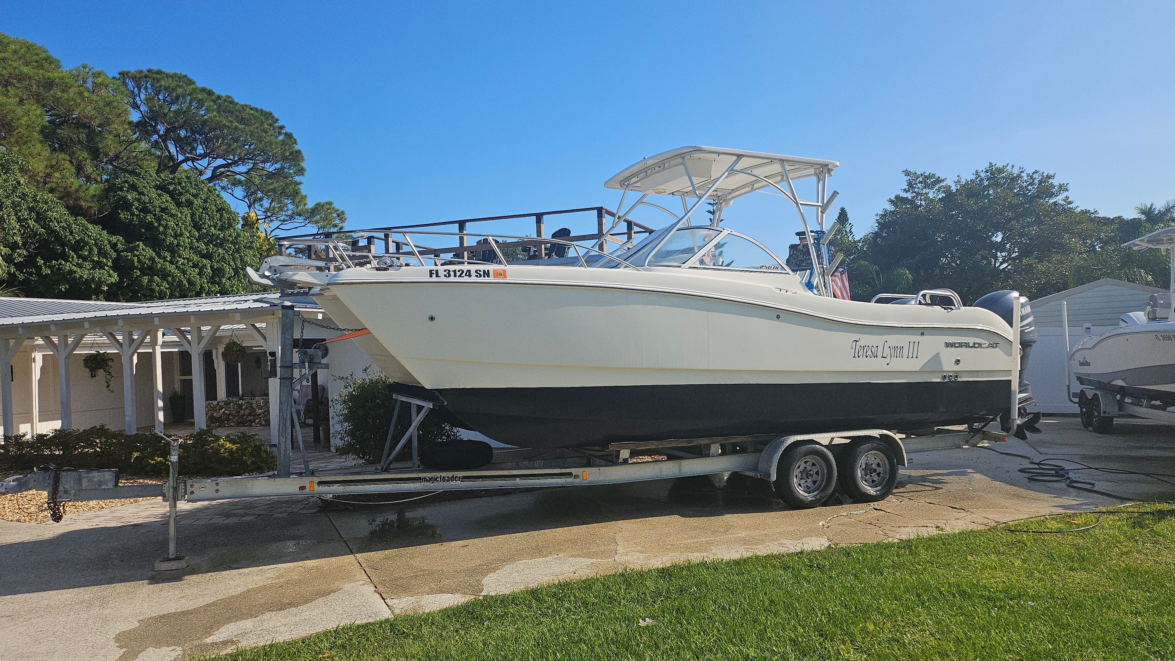 2004 World Cat 2550 DC