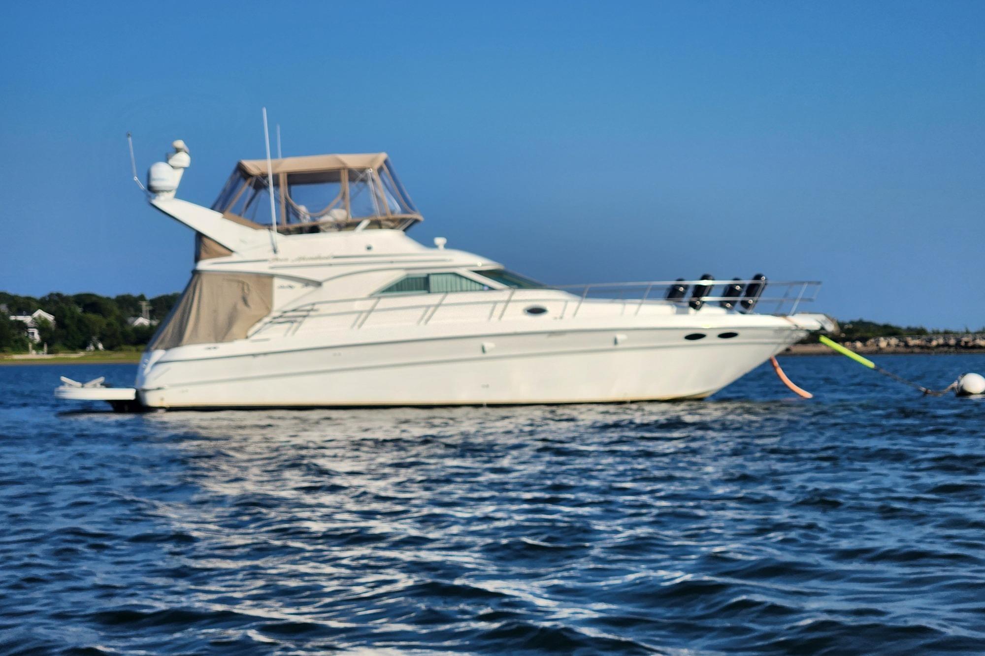 Sea Ray 400 Sedan Bridge 2001 Sea Ray 400 Sedan Bridge yacht anchored on calm water.