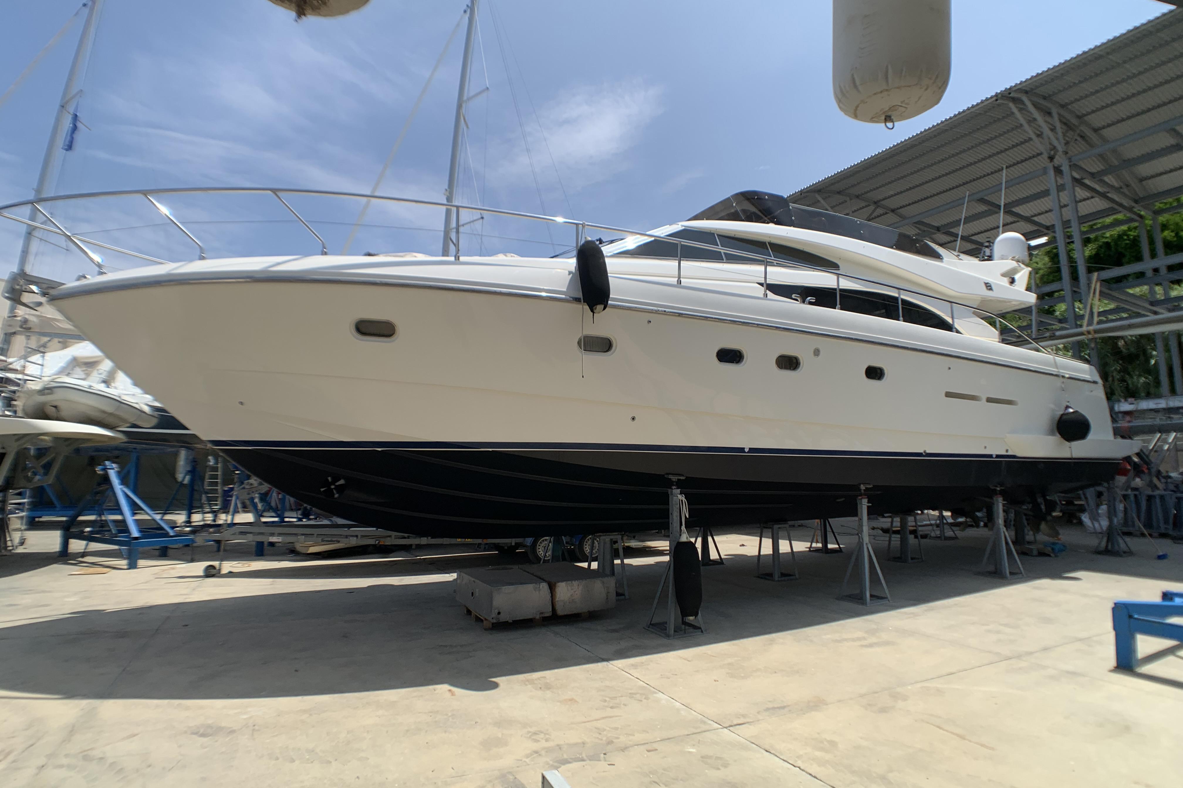 2006 Ferretti Yachts 530