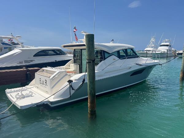 2016 Tiara Yachts C44 Coupe