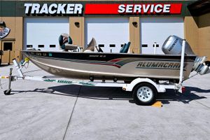Alumacraft Navigator 165 CS 2000 Alumacraft Navigator 165 CS boat on trailer outside Tracker service center.