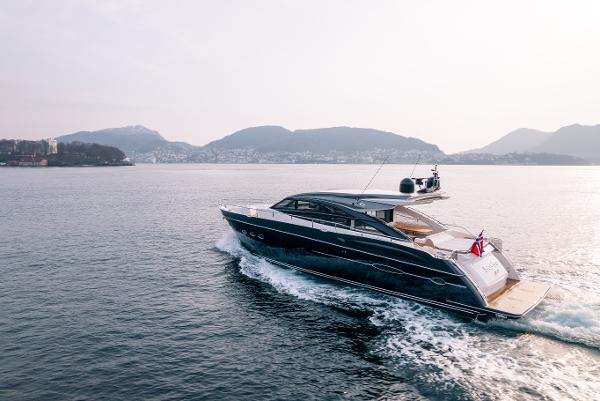 2012 Princess V72