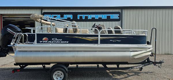 2025 Sun Tracker Bass Buggy 18 DLX