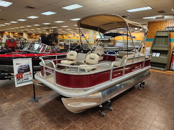 Sun Tracker Bass Buggy 18 DLX 2025 Sun Tracker Bass Buggy 18 DLX pontoon boat displayed in showroom.