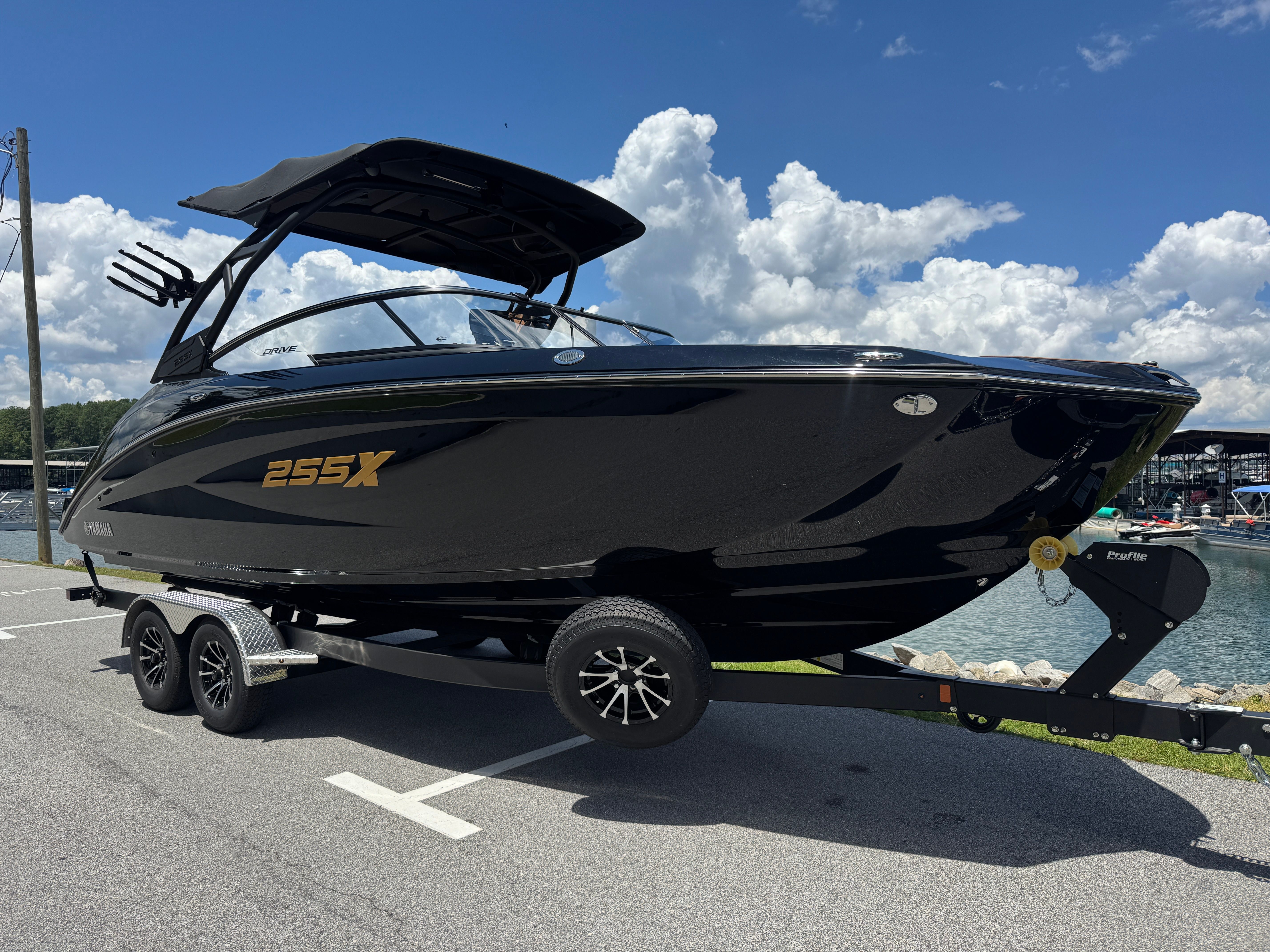 2025 Yamaha Boats 255 XD