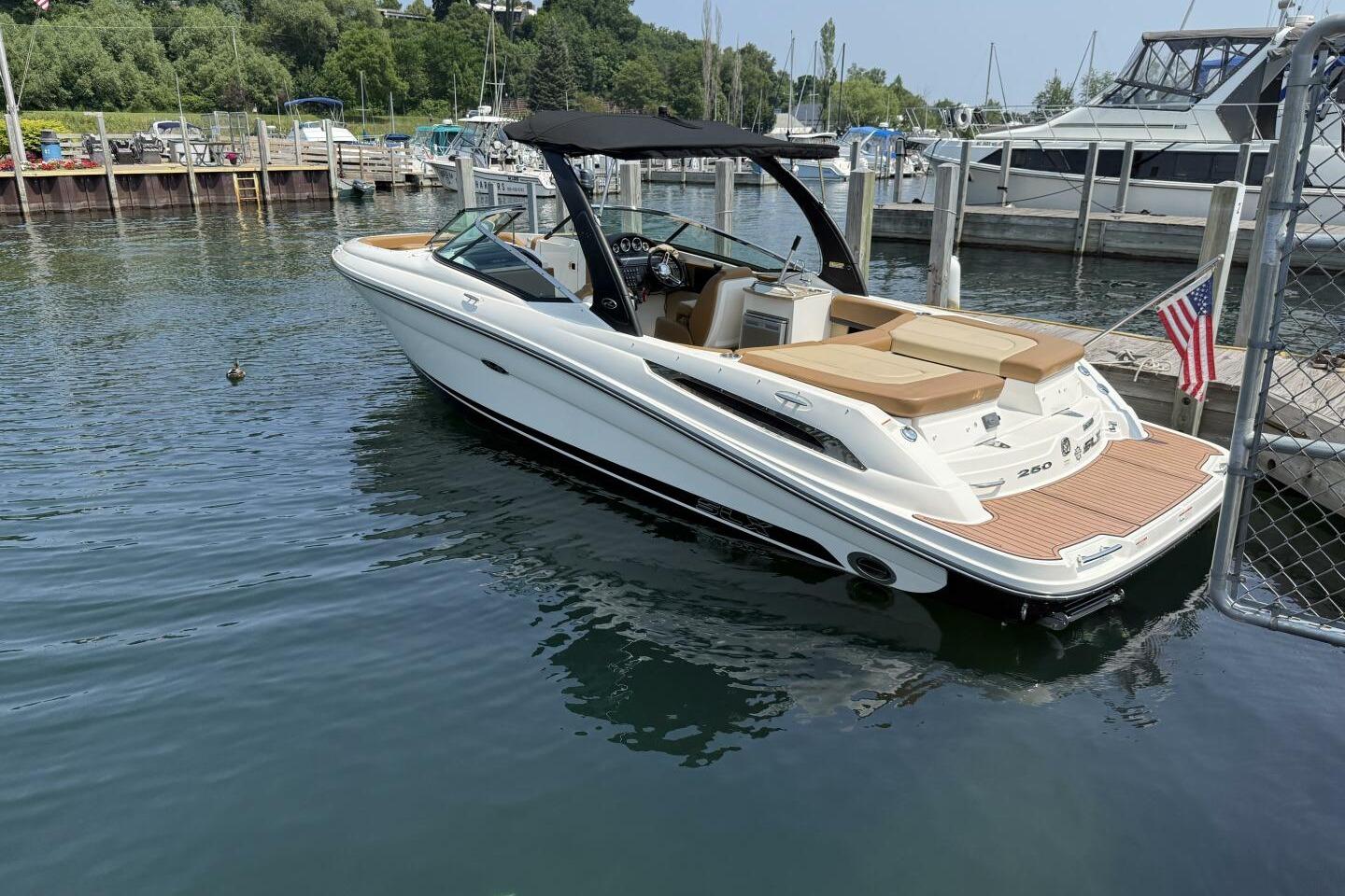 2016 Sea Ray 250 SLX