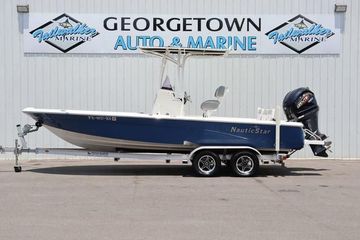 2022 NauticStar 227 Bay