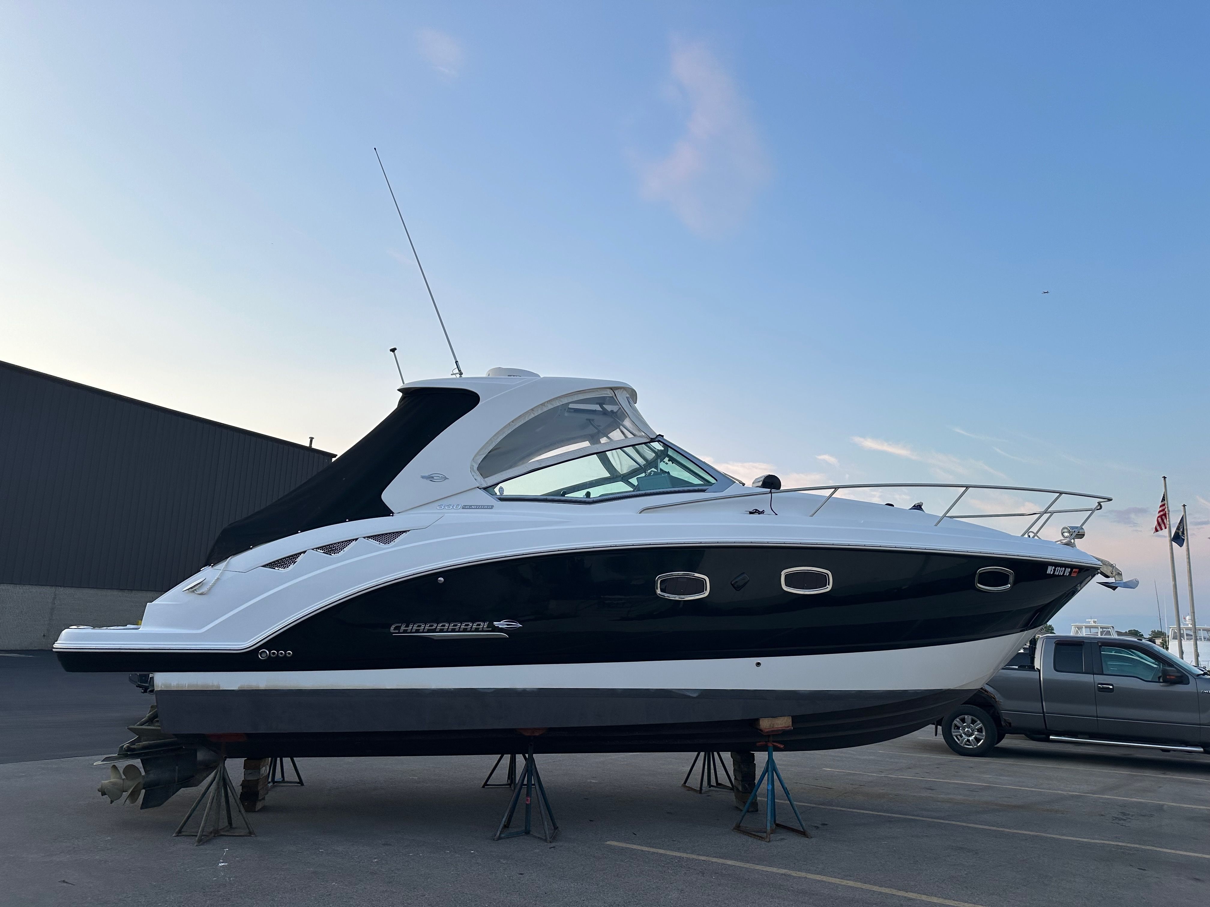 2013 Chaparral 330 Signature