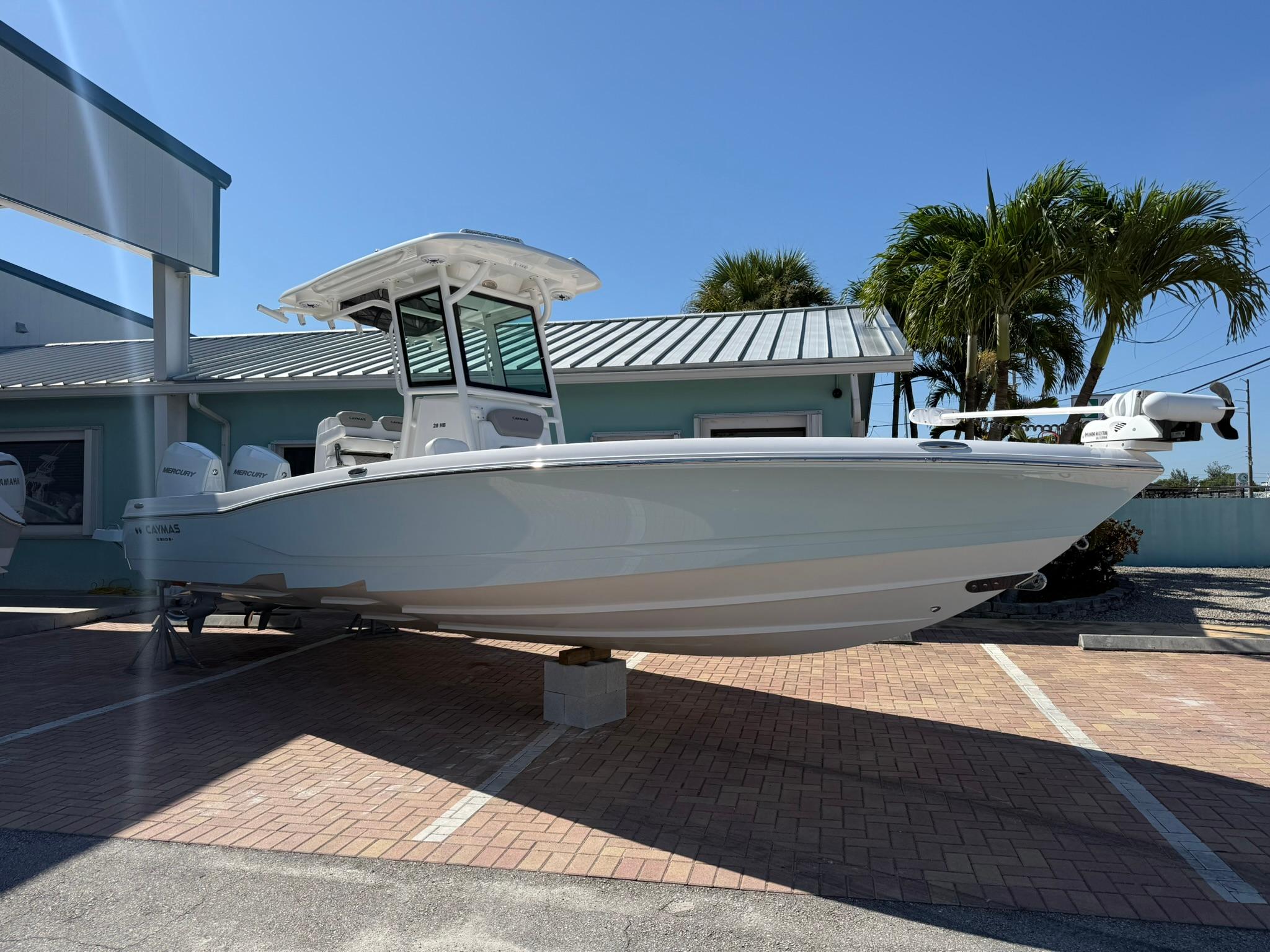 2022 Caymas 28 HB Twin
