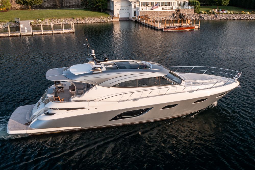 2022 Riviera 6000 Sport Yacht Platinum