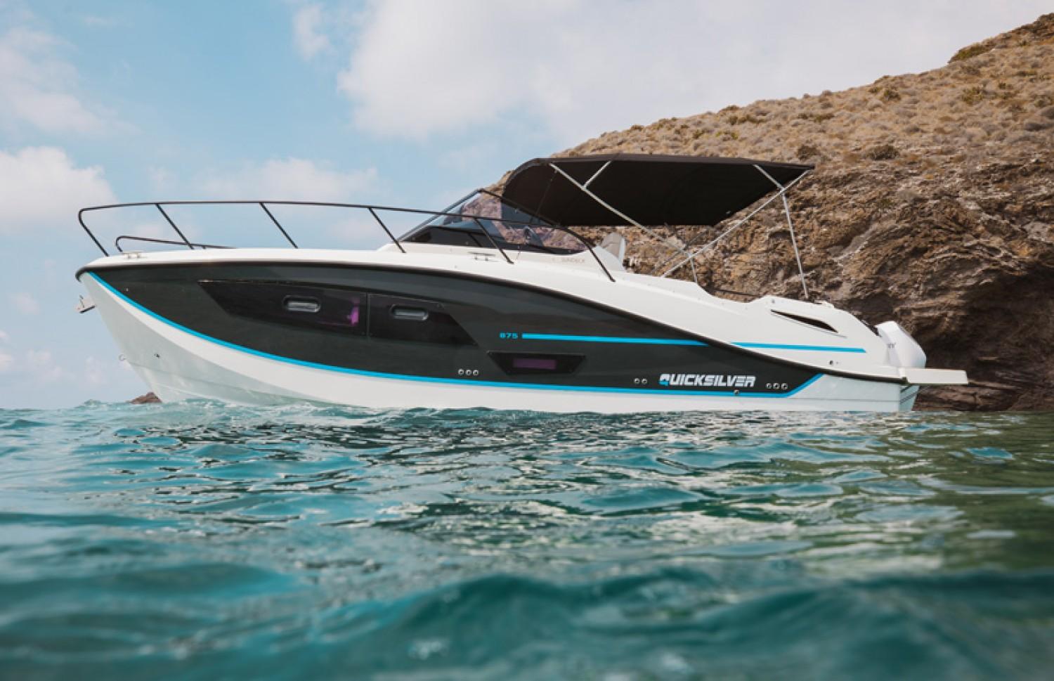 Quicksilver Activ 875 Sundeck