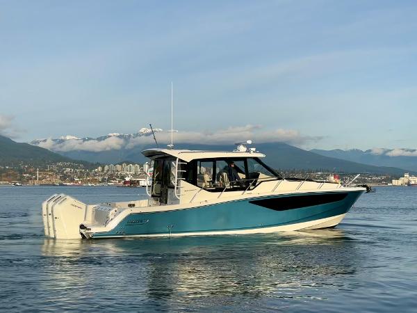 2024 Boston Whaler 405 Conquest