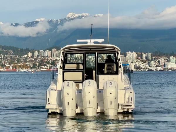 2024 Boston Whaler 405 Conquest
