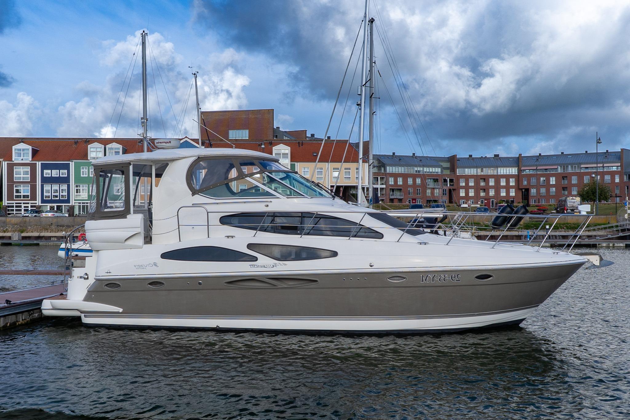 2007 Cruisers Yachts 415 Express Motoryacht