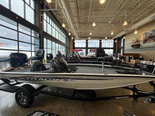 Tracker Pro Team 190 2025 Tracker Pro Team 190 boat displayed in showroom with large windows.