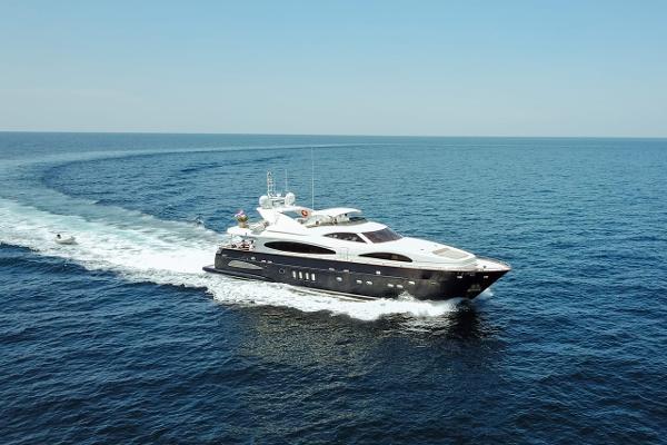 2004 Astondoa 102