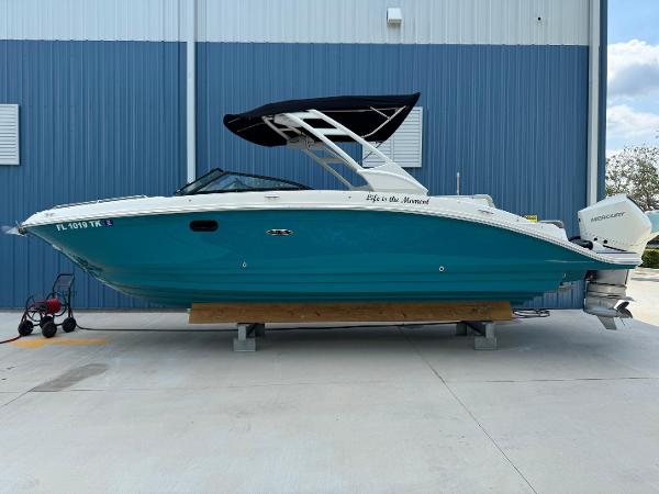 2023 Sea Ray SDX 270 Outboard