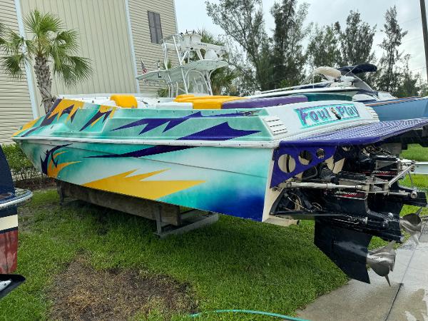 1997 Hustler 32