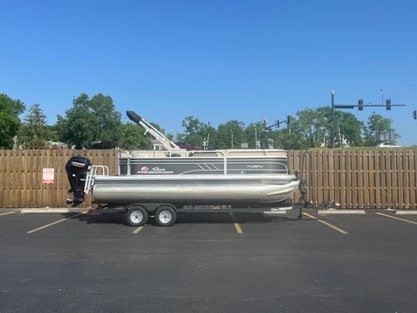 Sun Tracker Party Barge 20 DLX 2023 Sun Tracker Party Barge 20 DLX pontoon boat on trailer in parking lot.