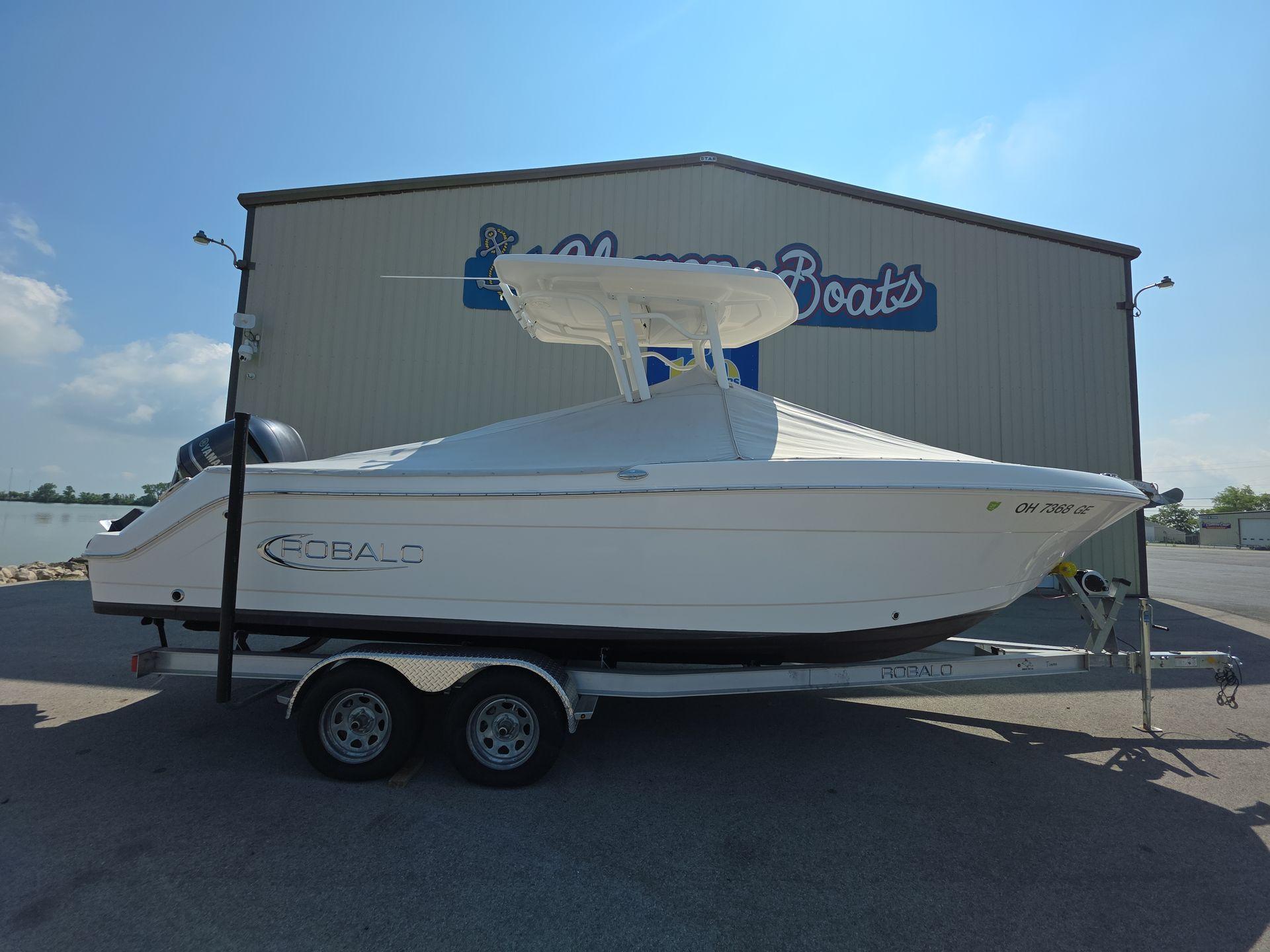 2021 Robalo R242 Center Console