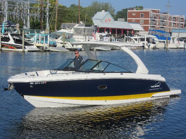 Chaparral 307 SSX 2021 Chaparral 307 SSX boat docked in a marina.