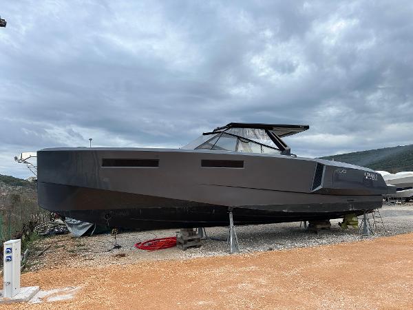 2021 Evo Yachts R4