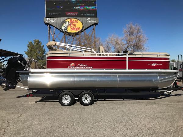 2025 Sun Tracker Party Barge 22 RF XP3