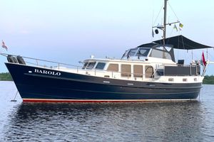 Linden Kotter 13.70 Spitsgat Linden Kotter 13.70 Spitsgat yacht, 2004 model, anchored on calm water at sunset.