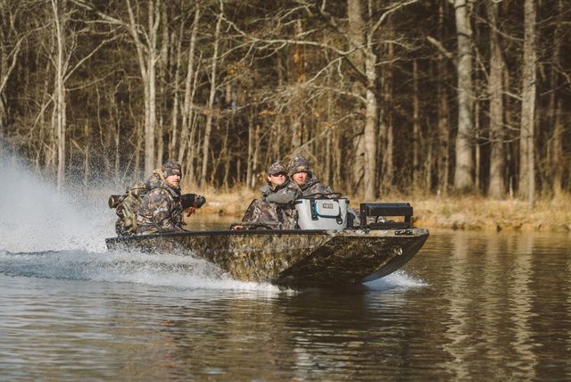 Excel 1854 Shallow Water V Front F4
