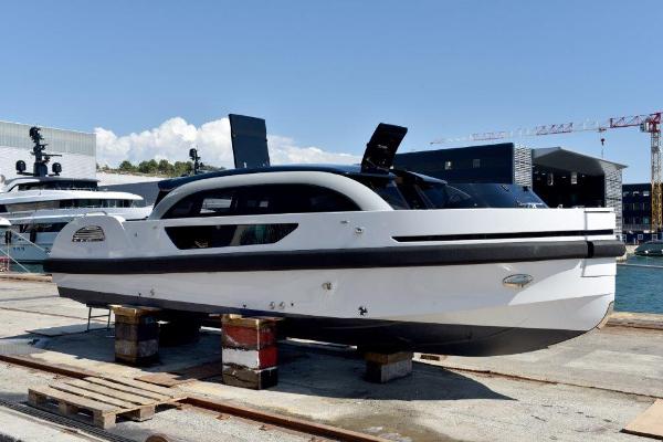 Custom Custom Limo Tender