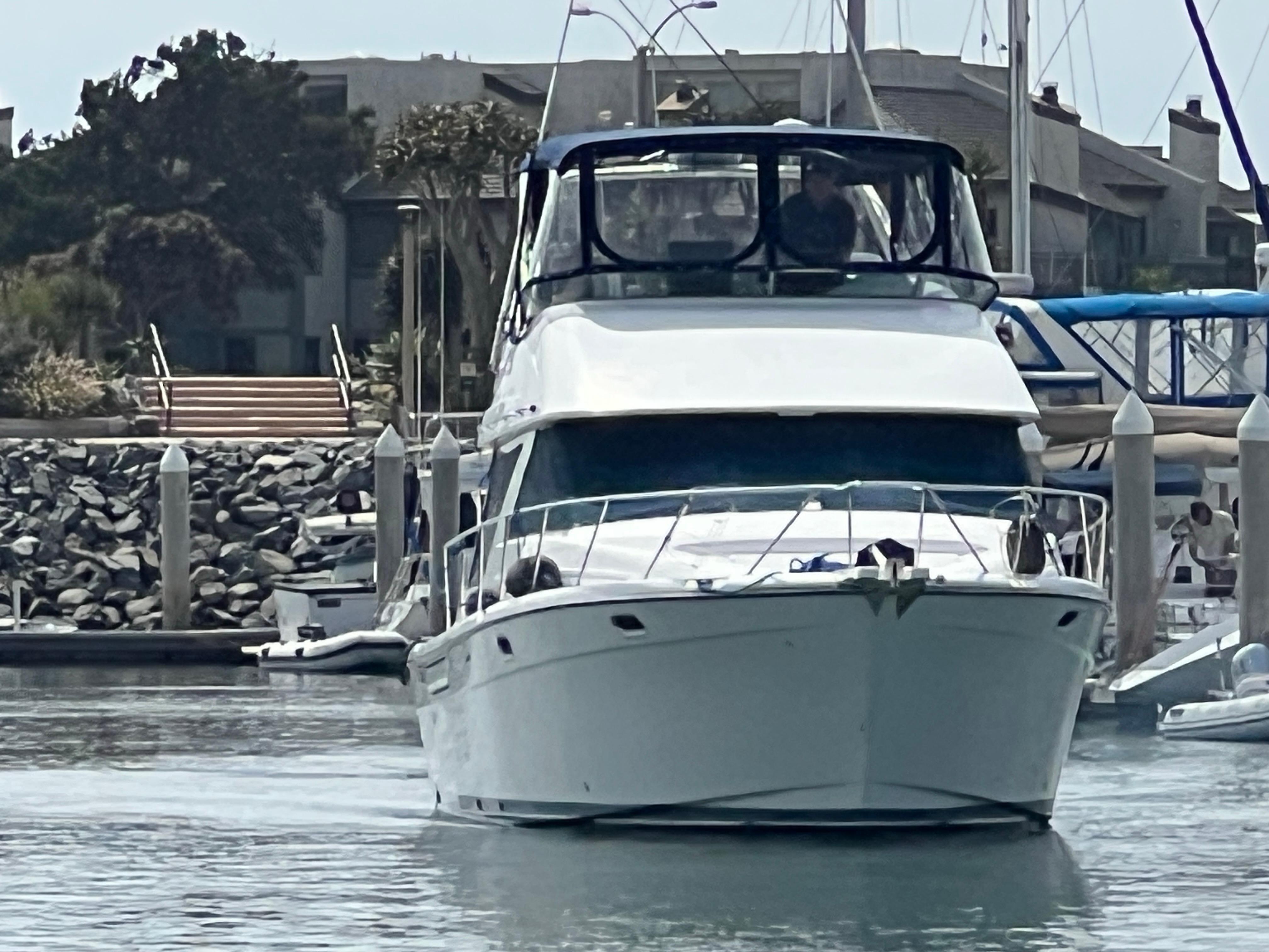 Bayliner 3988 Command Bridge Motoryacht