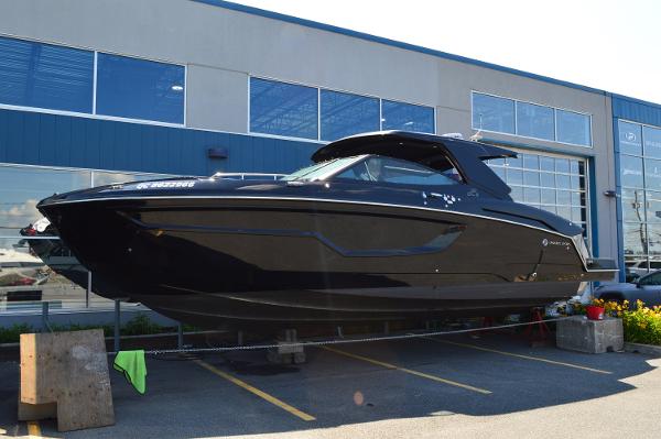 2023 Cruisers Yachts 38 GLS