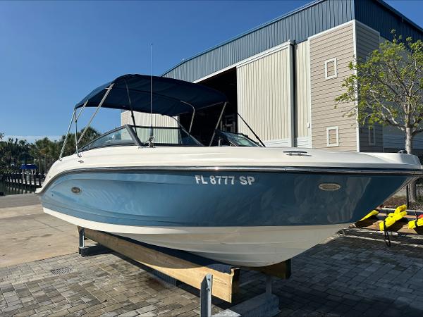 2020 Sea Ray SPX 230 Outboard