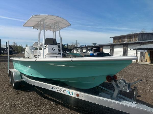 2025 Piranha Casador B2200