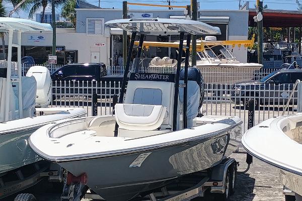 ShearWater 250 Carolina SS 2023 ShearWater 250 Carolina SS boat displayed at a marina.