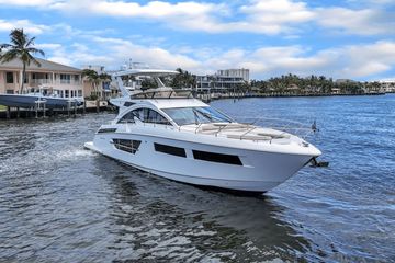2024 Cruisers Yachts 60 Fly