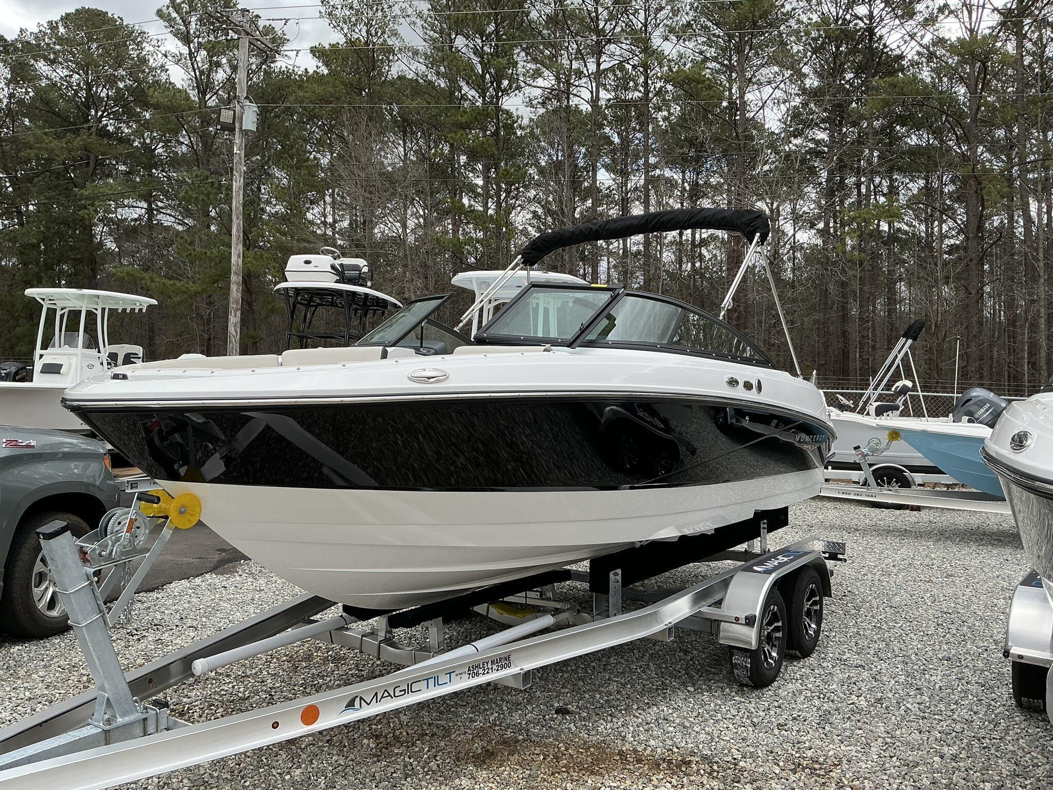 2025 Monterey M Series M-20