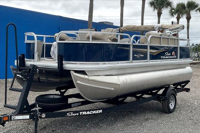 2025 Sun Tracker Bass Buggy 18 DLX