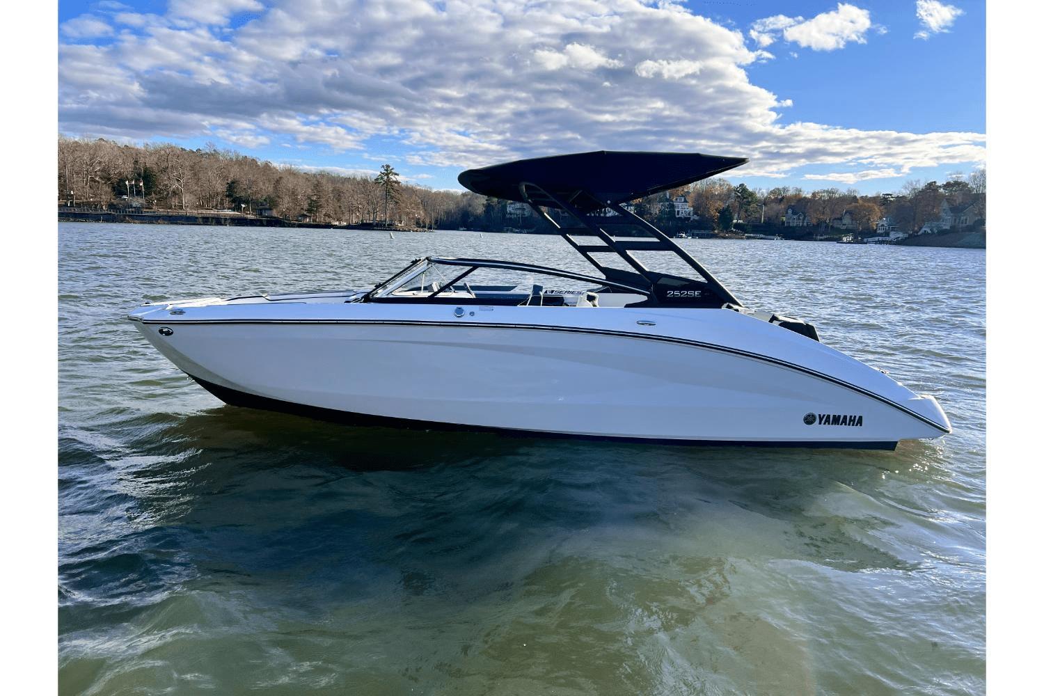 2025 Yamaha Boats 252SE