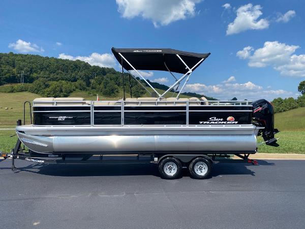 2025 Sun Tracker SportFish 22 DLX