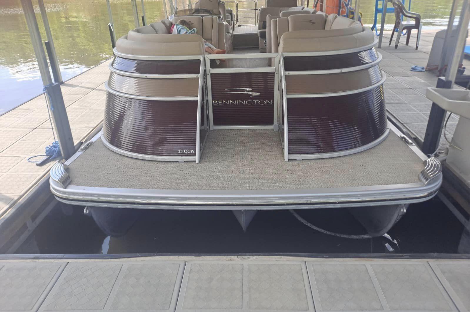 2019 Bennington 25 QCW IO