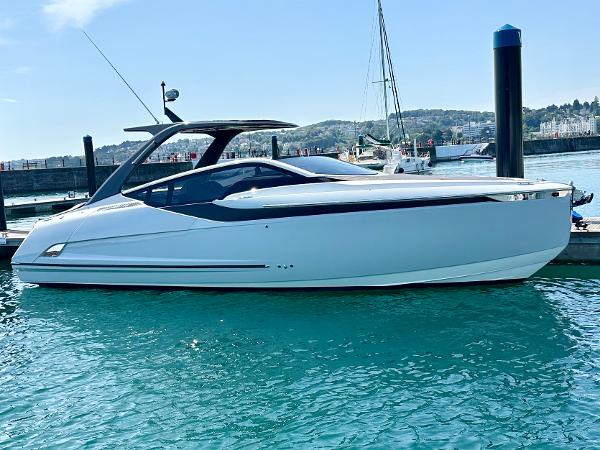 2023 Fairline F-Line 33