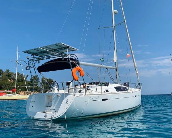 Beneteau Oceanis 43 Owner's Version Beneteau Oceanis 43 2011 Owner's Version