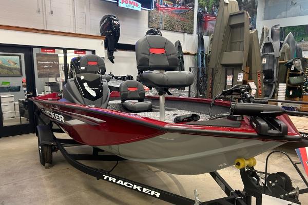 Tracker Pro Team 175 Crappie Edition 2025 Tracker Pro Team 175 Crappie Edition boat displayed in showroom, featuring red and gray design.