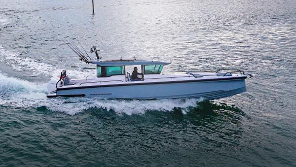 2023 Axopar 37 XC CROSS CABIN