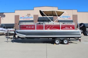 Sun Tracker Party Barge 22 RF DLX 2023 Sun Tracker Party Barge 22 RF DLX pontoon boat on trailer at dealership.