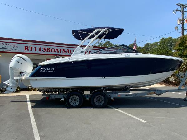 Cobalt R6 Outboard 2025 Cobalt R6 Outboard boat on trailer at dealership.