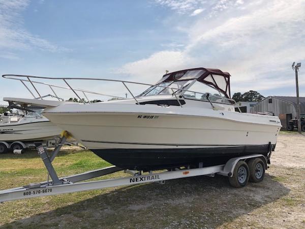 Campion Explorer 672 2000 Campion Explorer 672 boat on a Nextrail trailer, parked outdoors.